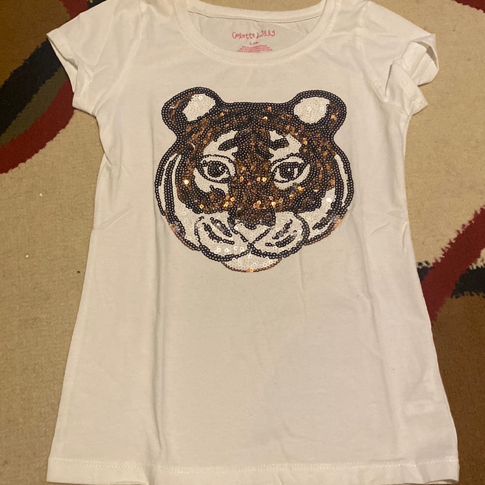 Girls Tiger tshirt. Size S (7/8)